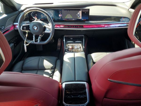 2025 BMW 740