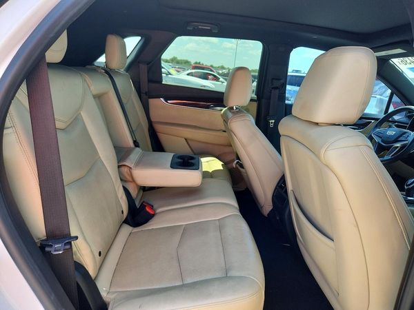 2017 CADILLAC XT5