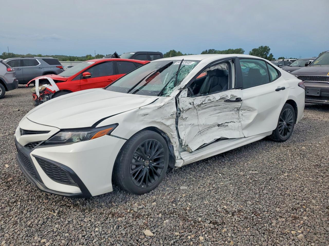2021 TOYOTA CAMRY SE + Convenient Pkg — Front 3/4