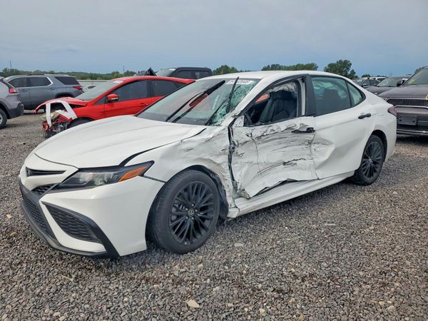 2021 TOYOTA CAMRY SE + Convenient Pkg — Front 3/4