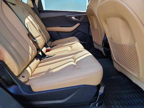 2025 AUDI Q7 quattro Premium Plus