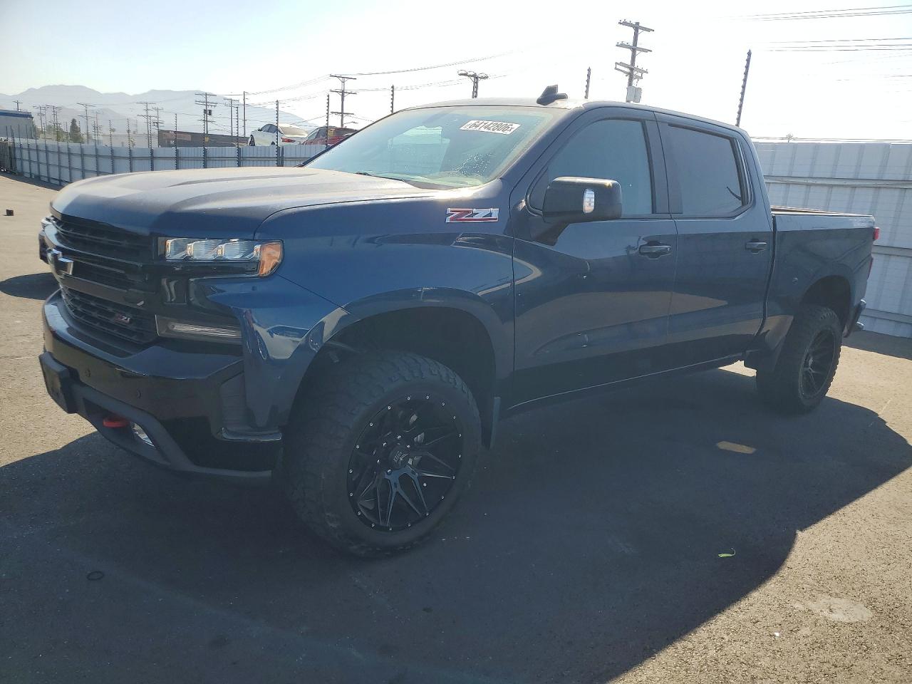 2021 CHEVROLET SILVERADO Trail Boss - LT — Front 3/4