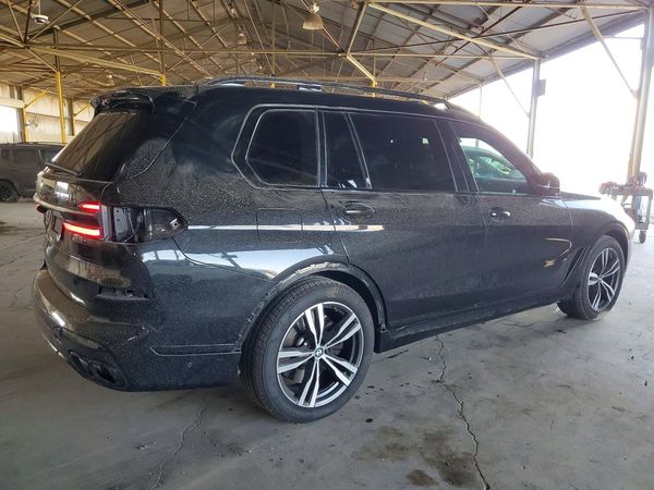 2023 BMW X7 M60i