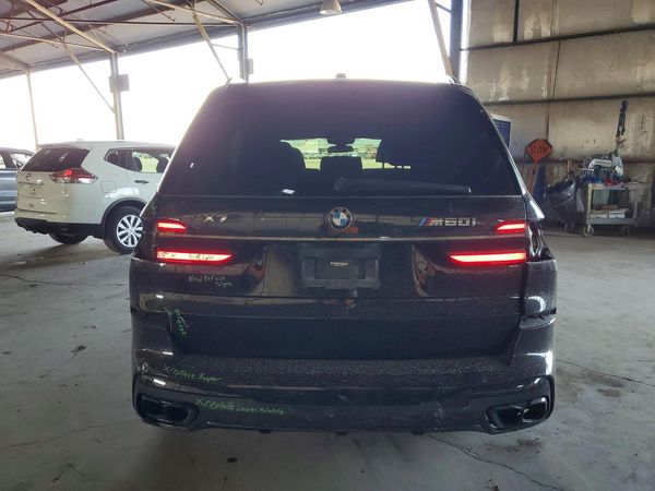 2023 BMW X7 M60i