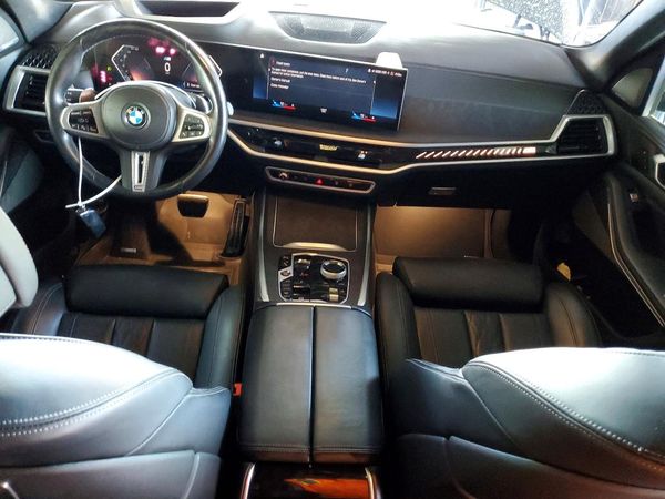 2023 BMW X7 M60i