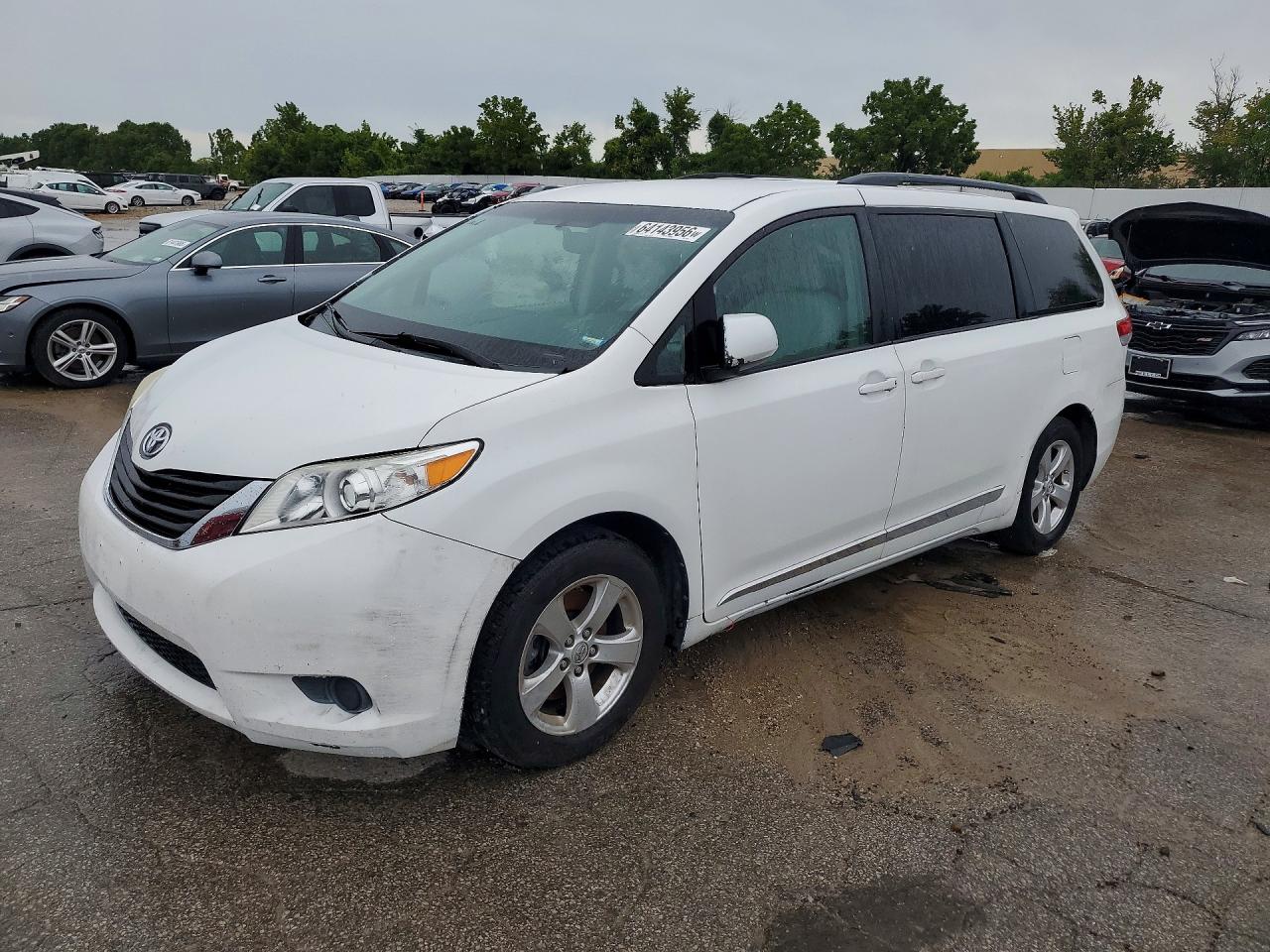 2013 TOYOTA SIENNA