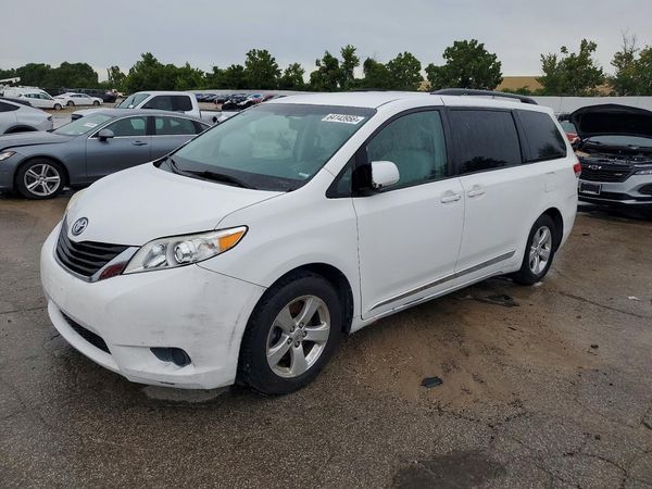 2013 TOYOTA SIENNA