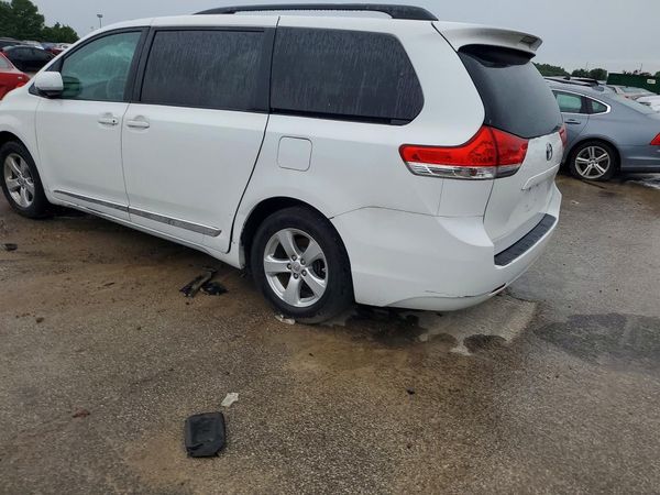2013 TOYOTA SIENNA