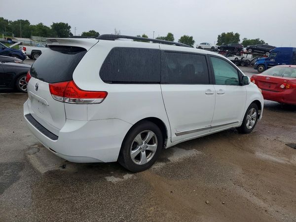 2013 TOYOTA SIENNA