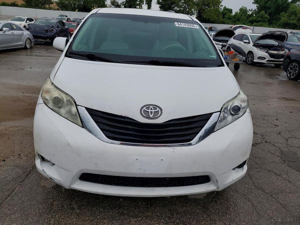 2013 TOYOTA SIENNA