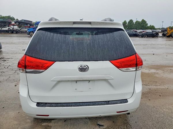 2013 TOYOTA SIENNA