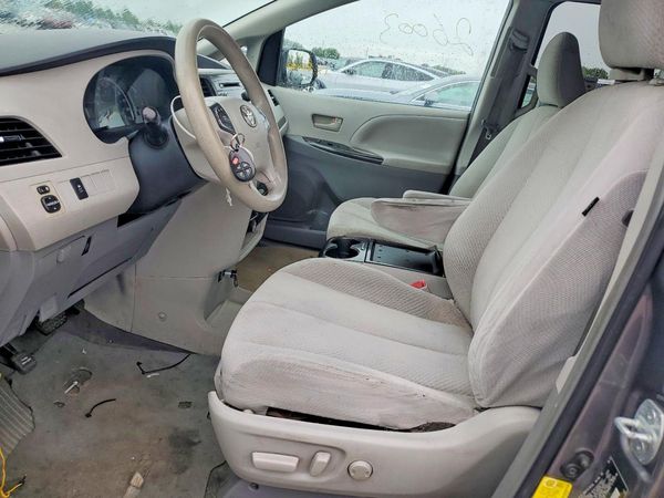 2013 TOYOTA SIENNA