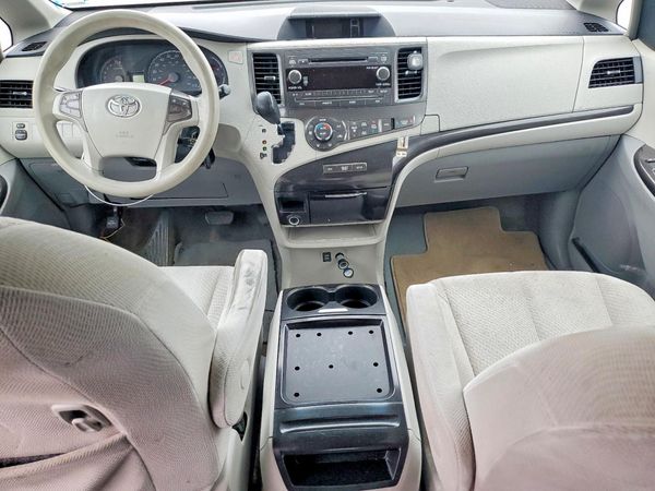 2013 TOYOTA SIENNA