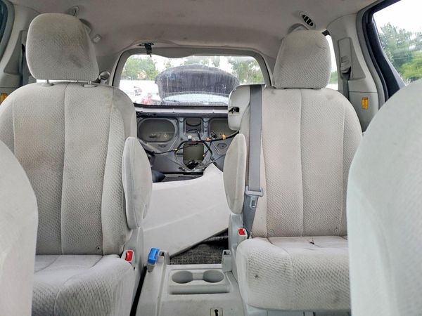 2013 TOYOTA SIENNA