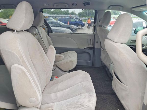 2013 TOYOTA SIENNA
