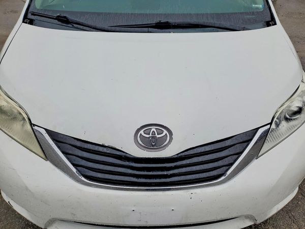 2013 TOYOTA SIENNA