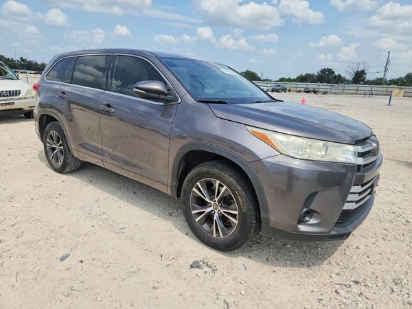 2018 TOYOTA HIGHLANDER LE