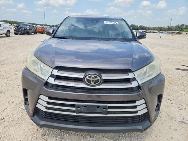 2018 TOYOTA HIGHLANDER LE