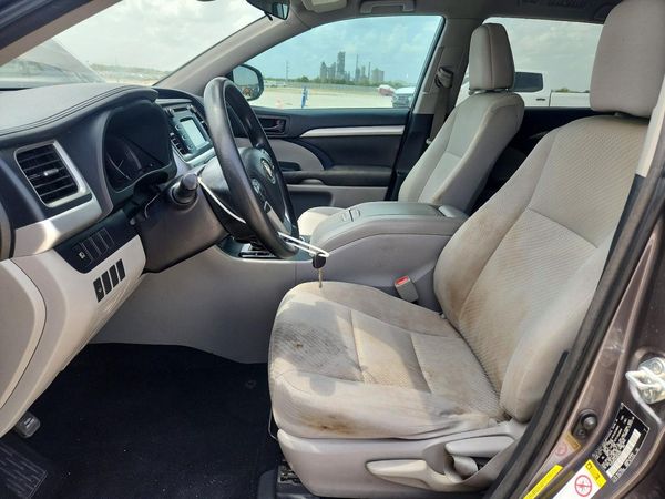 2018 TOYOTA HIGHLANDER LE