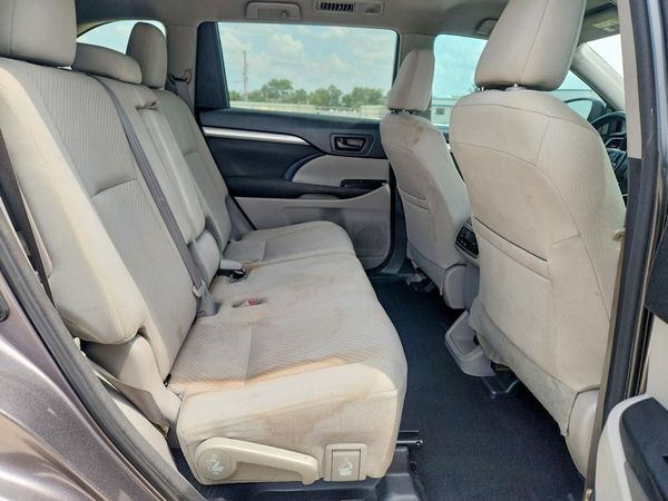 2018 TOYOTA HIGHLANDER LE