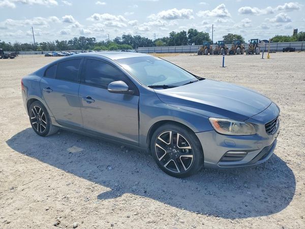 2017 VOLVO S60 Dynamic — Passenger 3/4