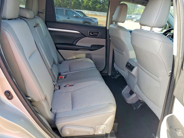 2017 TOYOTA HIGHLANDER
