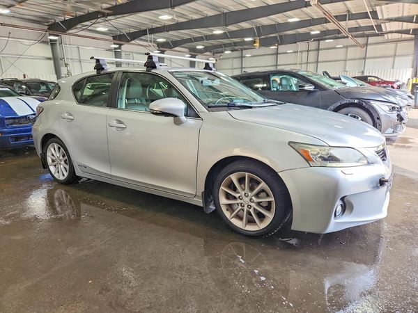 2013 LEXUS CT 200h