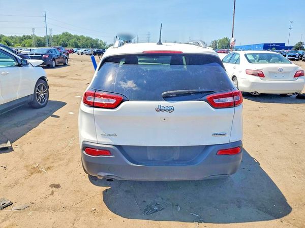 2015 JEEP CHEROKEE LATITUDE 4X4
