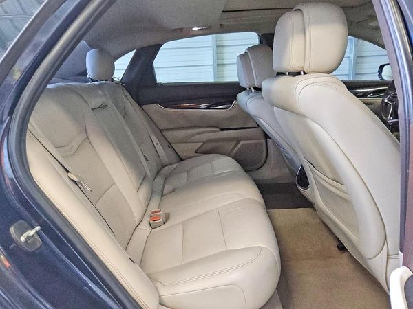 2013 CADILLAC XTS Luxury