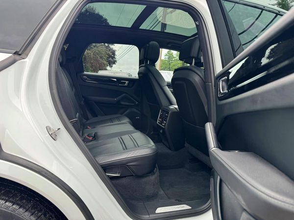 2019 PORSCHE CAYENNE