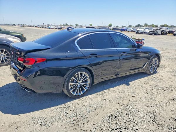 2021 BMW 530