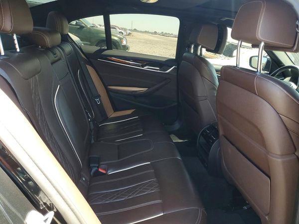 2021 BMW 530