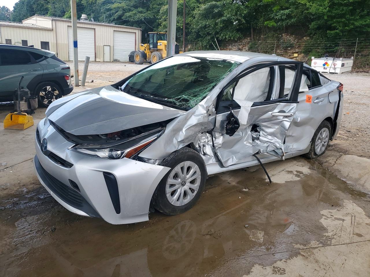 2021 TOYOTA PRIUS — Front 3/4