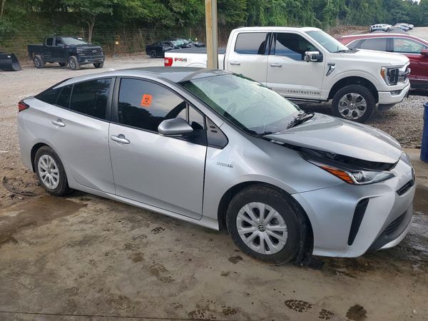 2021 TOYOTA PRIUS — Passenger 3/4