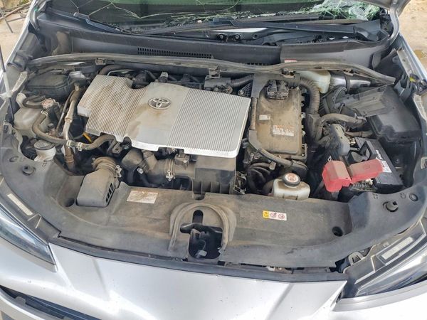 2021 TOYOTA PRIUS — Engine bay