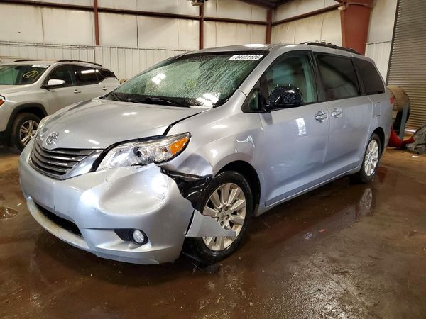 2012 TOYOTA SIENNA