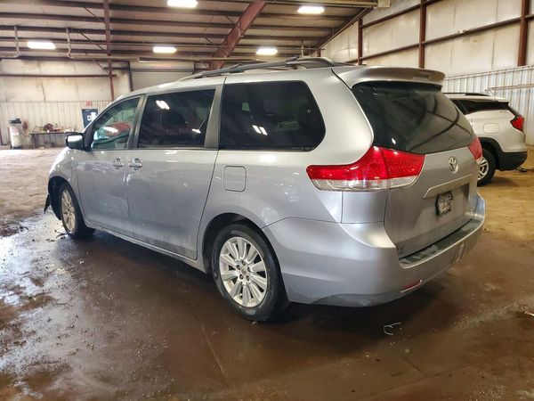 2012 TOYOTA SIENNA