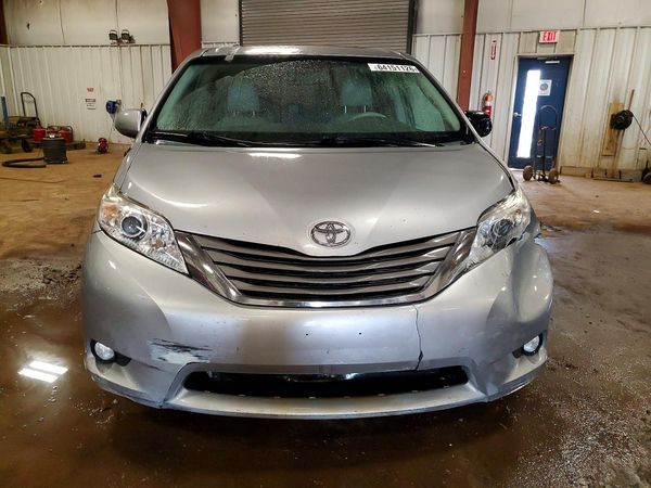 2012 TOYOTA SIENNA