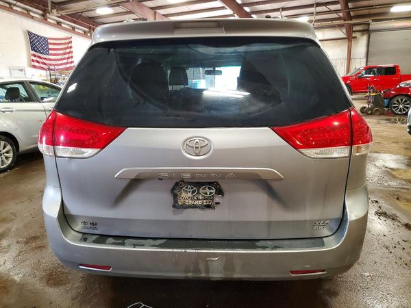 2012 TOYOTA SIENNA