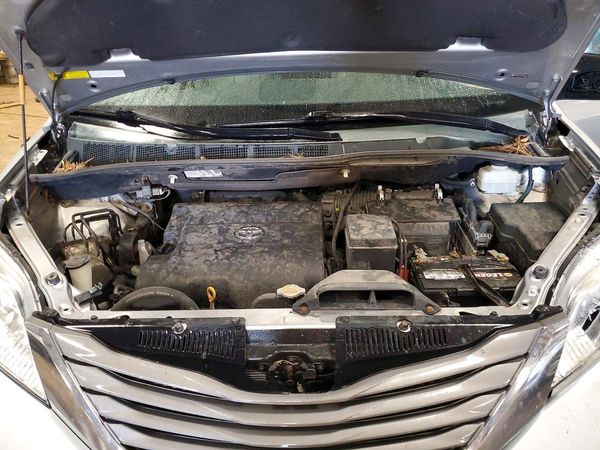 2012 TOYOTA SIENNA