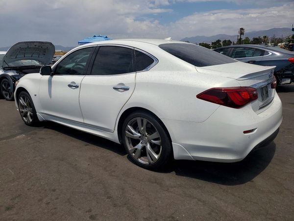 2015 INFINITI Q70