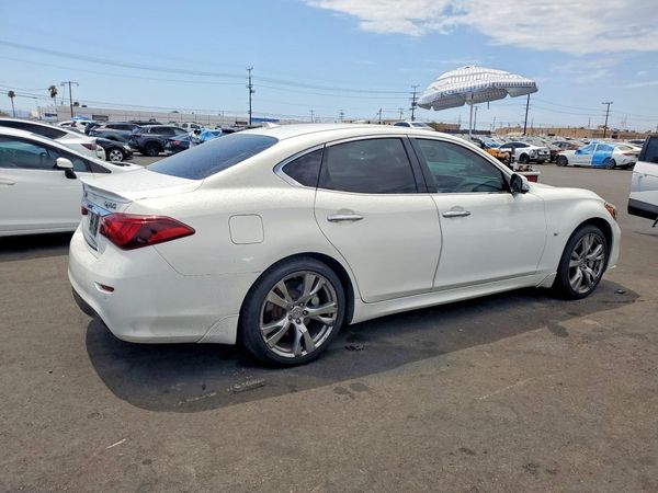 2015 INFINITI Q70