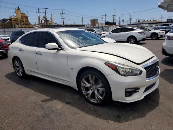 2015 INFINITI Q70