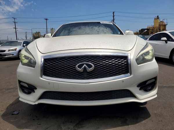 2015 INFINITI Q70