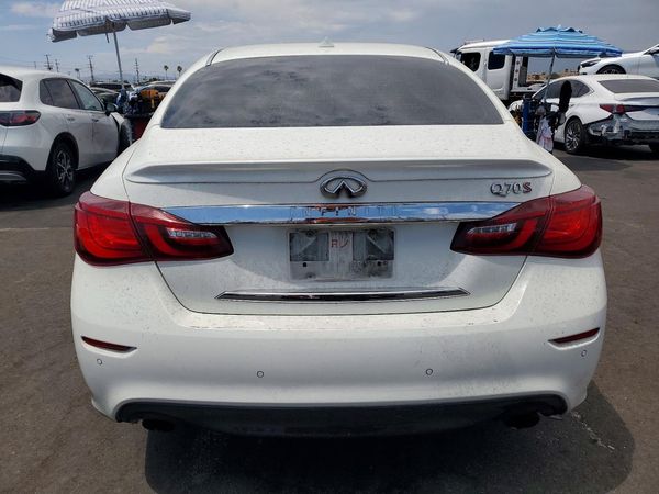 2015 INFINITI Q70