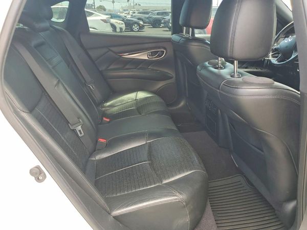 2015 INFINITI Q70
