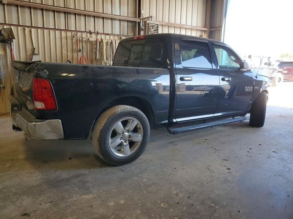 2016 RAM 1500 SLT CREW CAB 4X2
