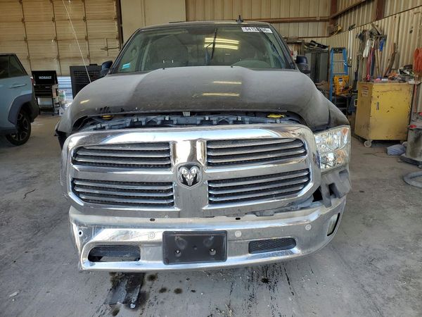 2016 RAM 1500 SLT CREW CAB 4X2