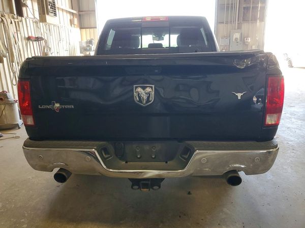 2016 RAM 1500 SLT CREW CAB 4X2
