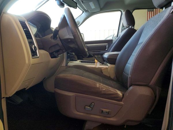 2016 RAM 1500 SLT CREW CAB 4X2